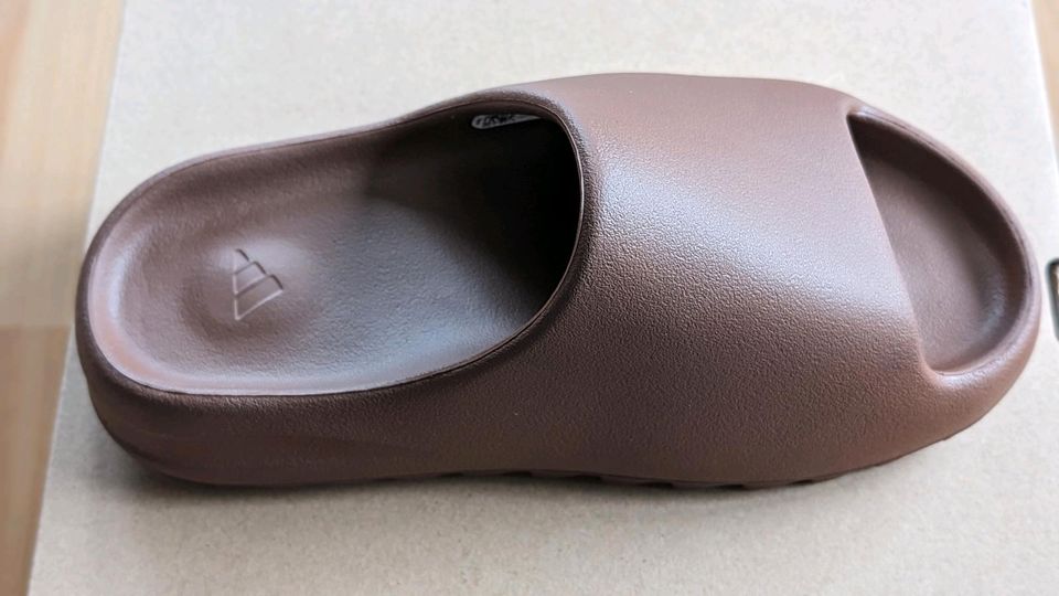 Yeezy Slide Flax in Kellinghusen