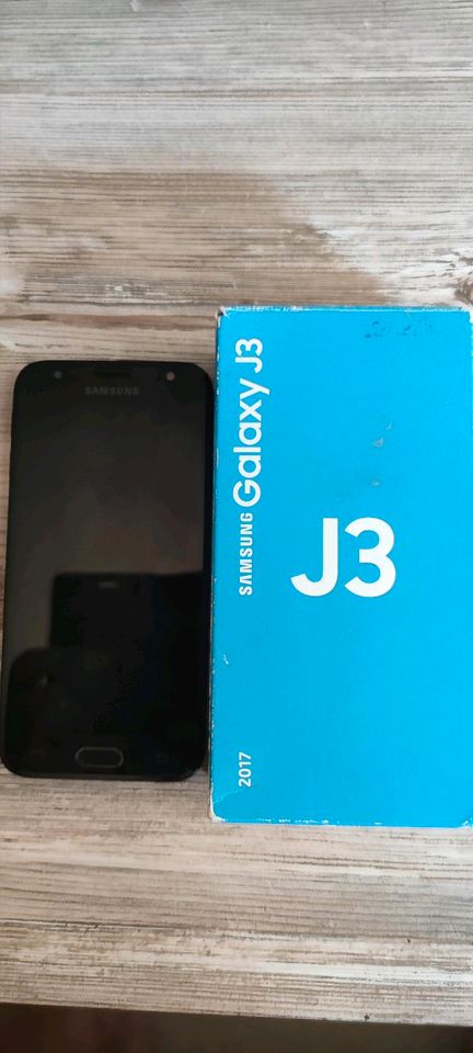 Samsung Galaxy J3 J330F DS Duos  2017 16GB 4G LTE in Petershagen