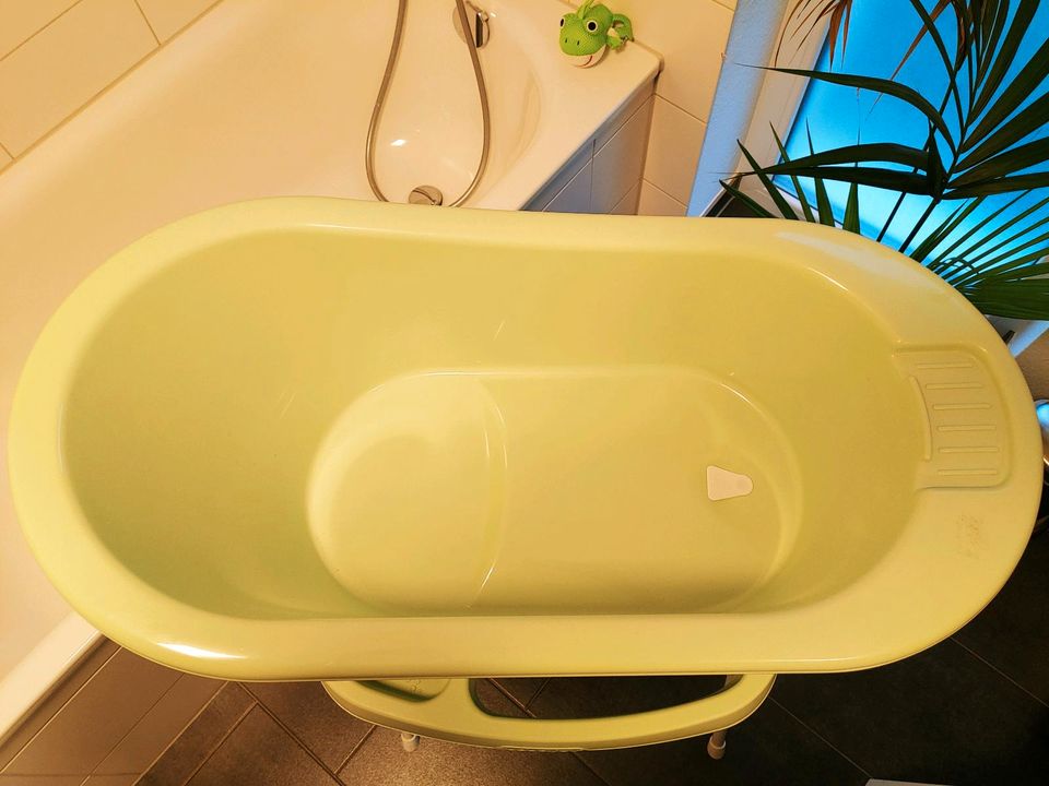 bébé-jou Set: Baby-Badewanne mit Ständer & Waschschüssel in Köln