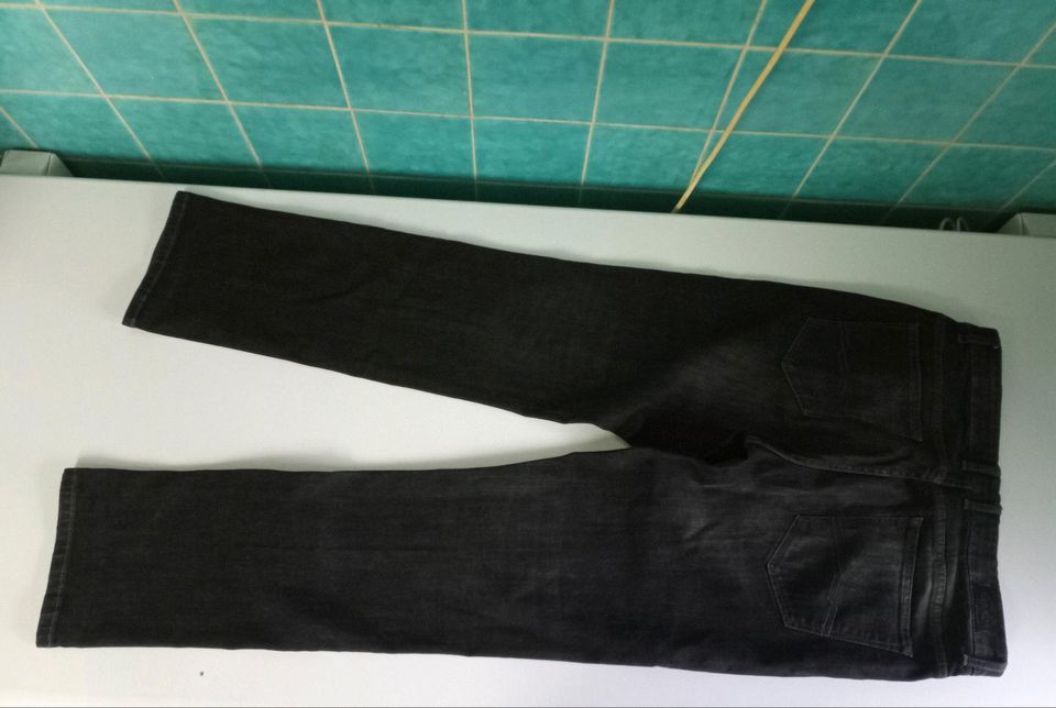 Hosenpaket Herren Jeans blau/ schwarz Größe S in Hamm