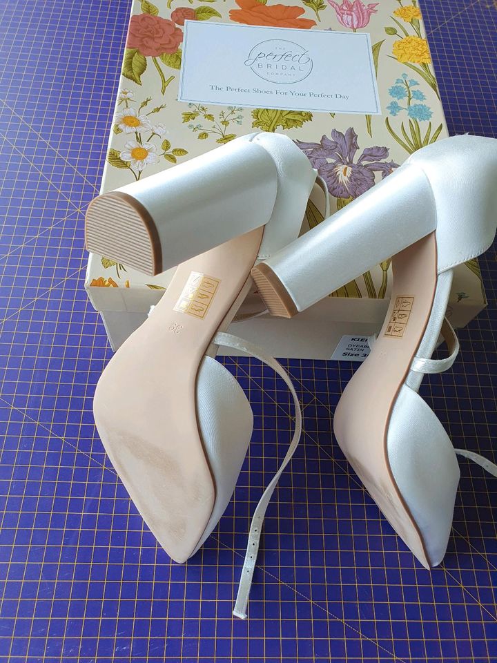 Brautschuhe "Kiera" Satin Ivory - The Perfect Bridal Company in Kürten