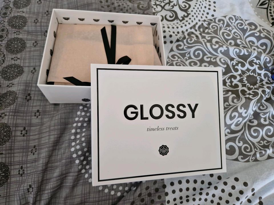 Glossybox superbox mit 8 Produkten.  Neu,originalverpackt in Schwandorf