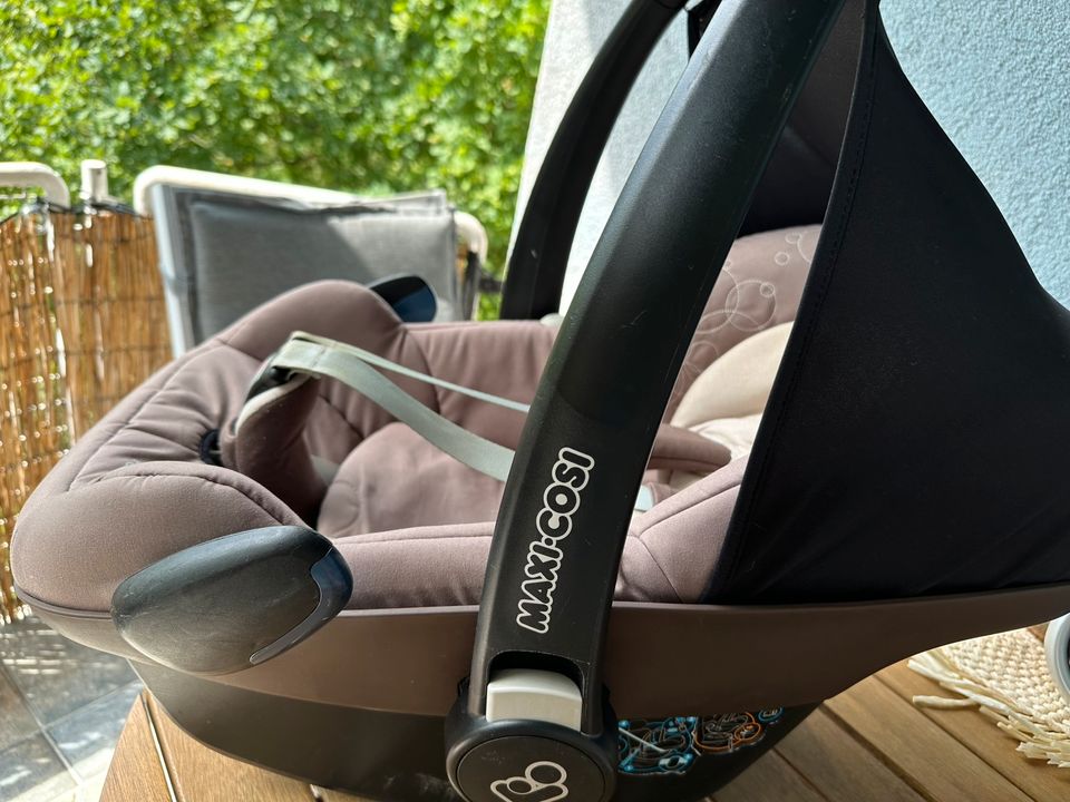Maxi Cosi Pebble Newborn braun beige Babyschale Regenschutz