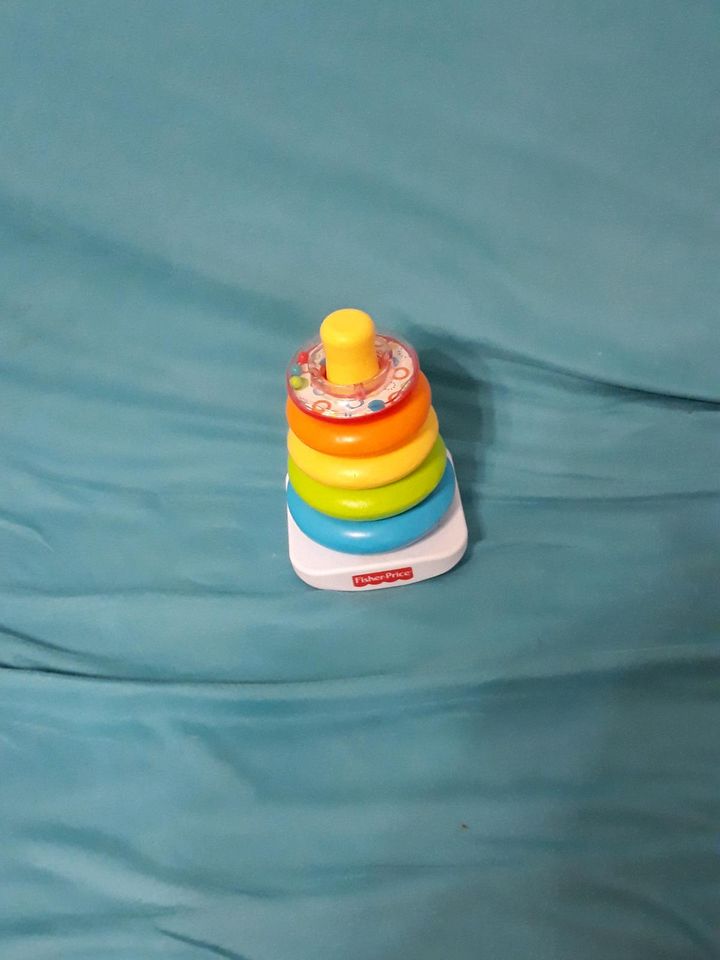 Fisher-Price FHC92 Colourful Ring Pyramid Stacking Tower Motor an in Berlin