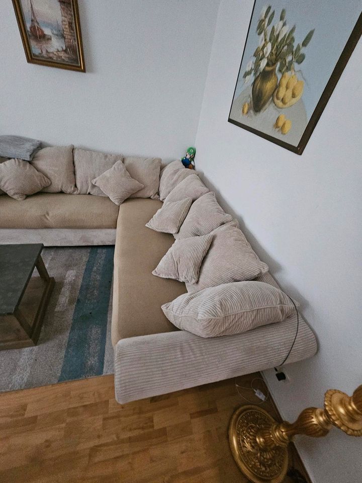 Couch Beige farbe in Frankfurt am Main