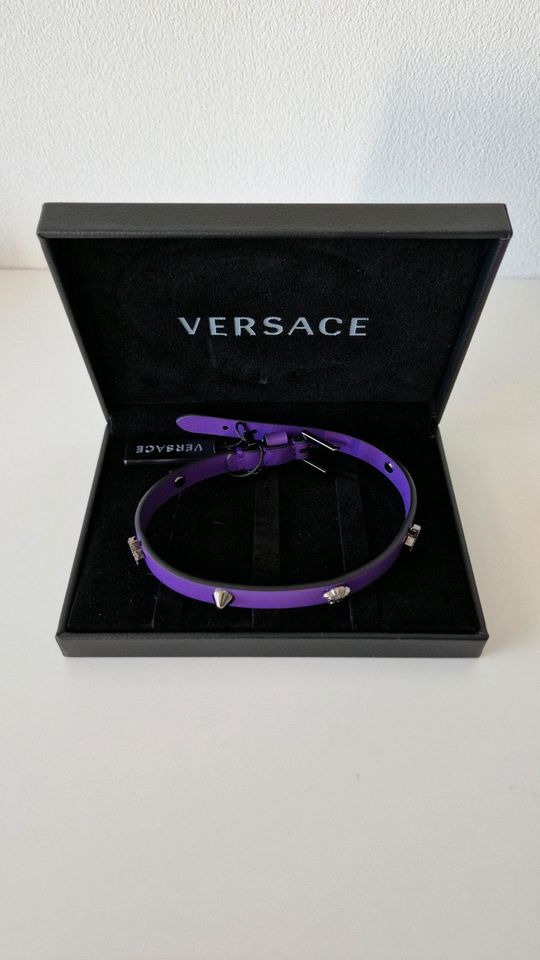 Versace Lederhalsband/Kette/Choker (verstellbar) mit Medusa Neu in München