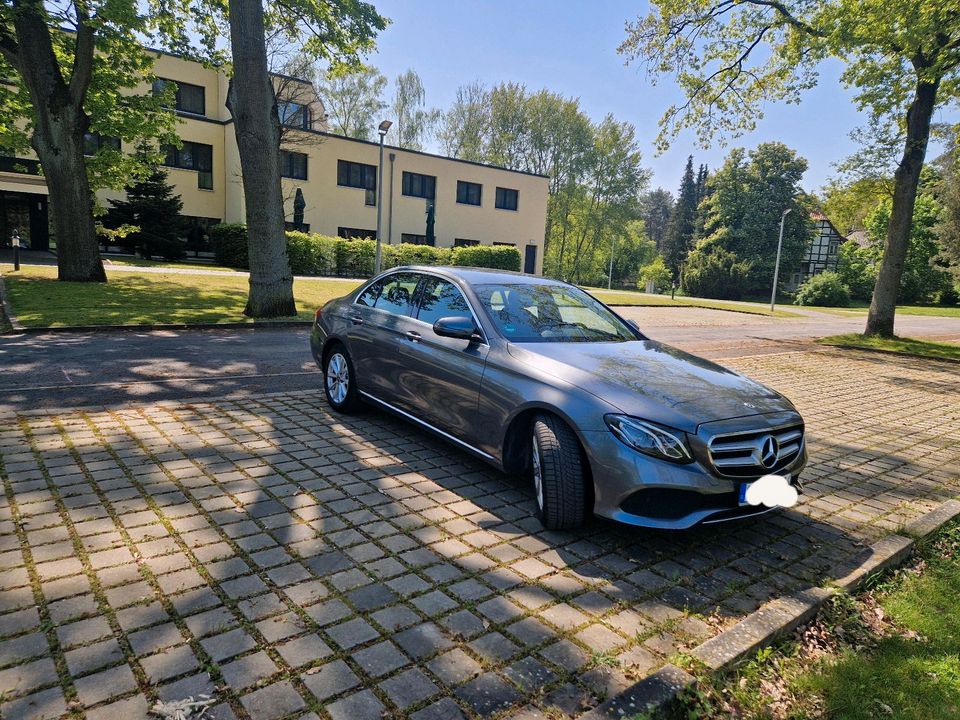 Mercedes Benz Avandgarde E220d BJ 2018 Automatik in Gifhorn