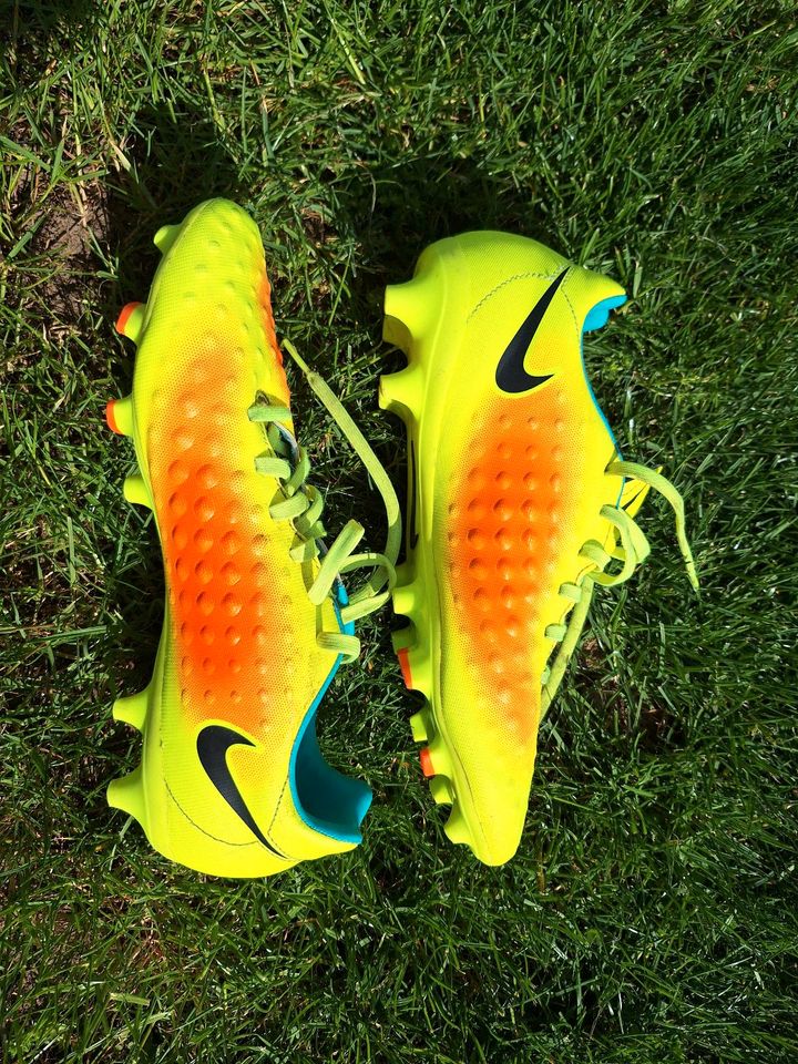 Nike Magista Fußballschuhe Größe 41 in Dinkelsbuehl