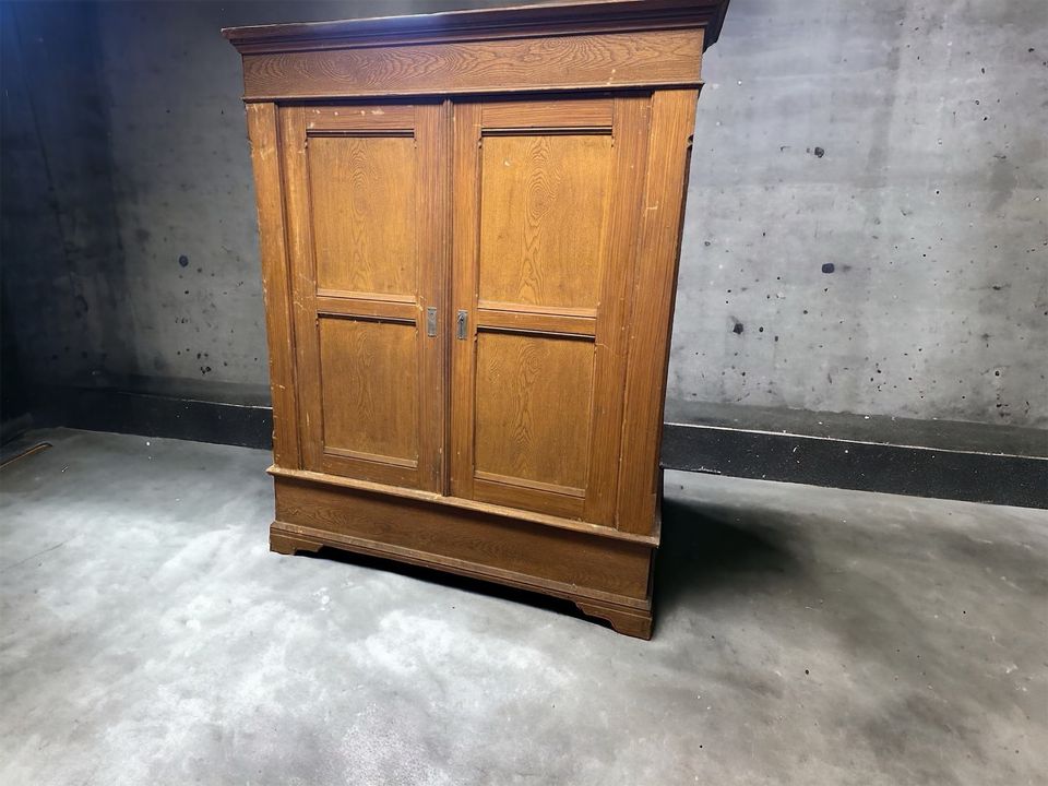 Antik Weichholz Kleiderschrank Schrank 140x192x55cm in Düsseldorf