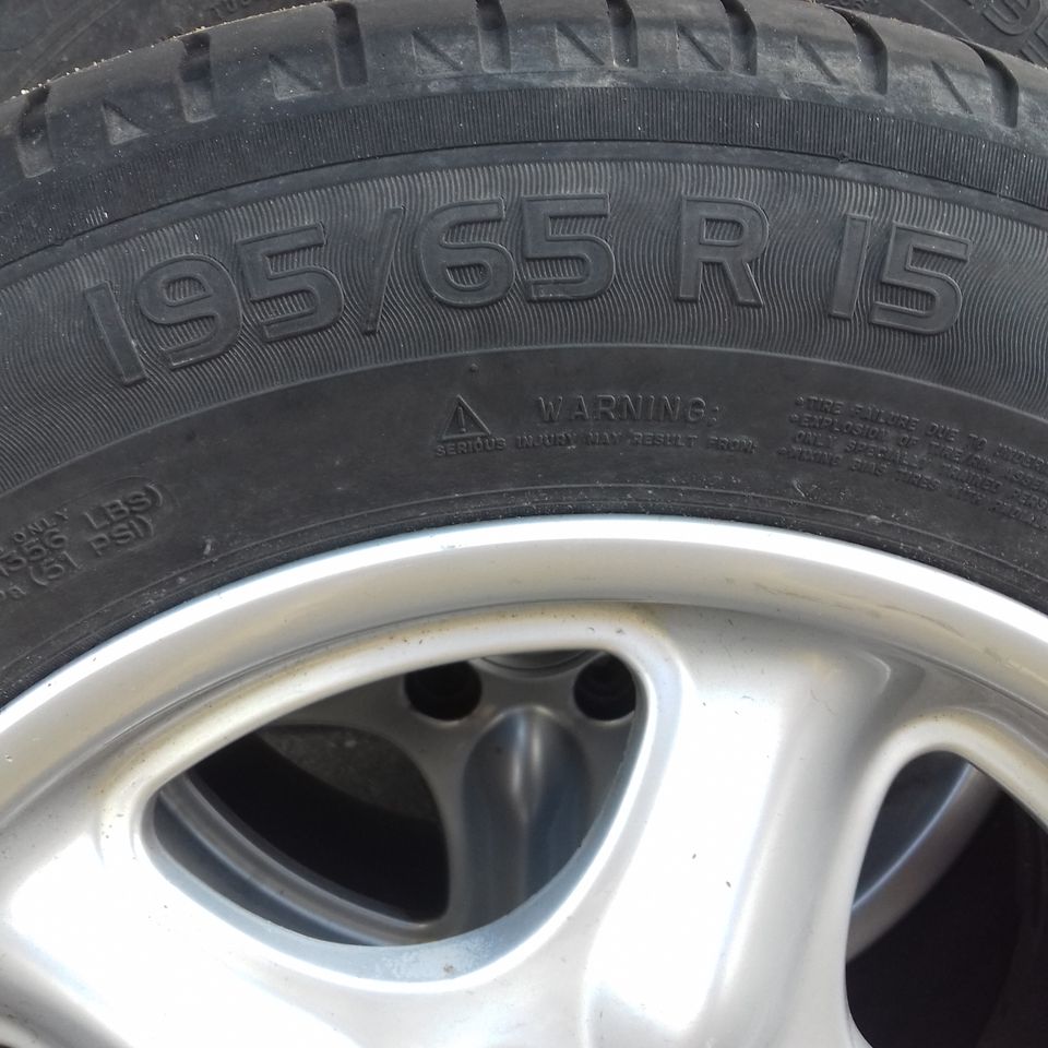 Mercedesfelgen mit Reifen 195 65 R15 in Eisfeld