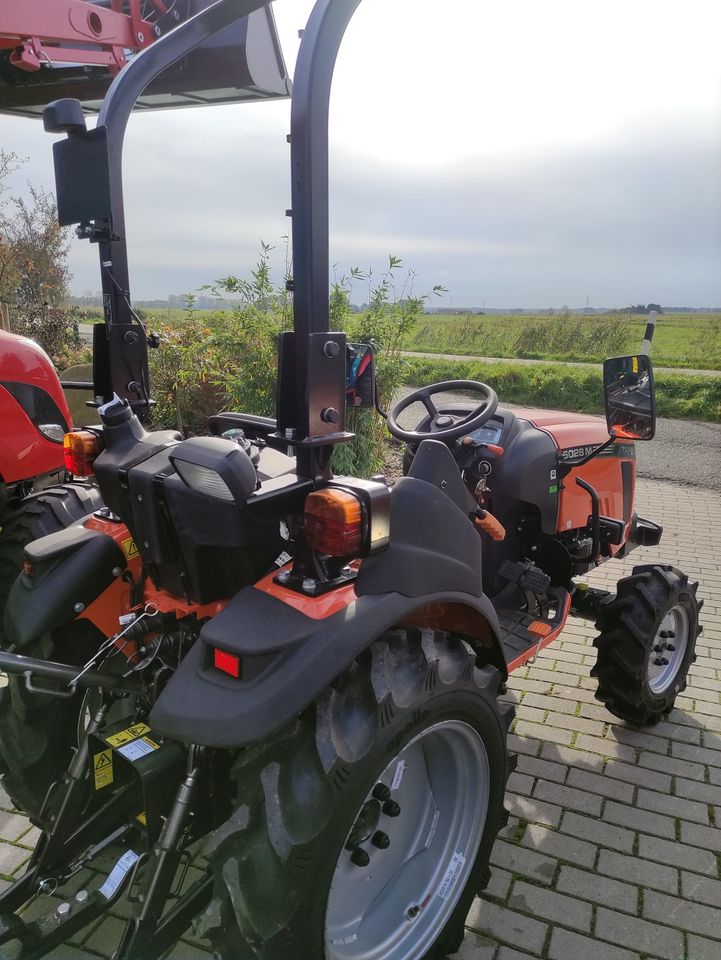 Allradtraktor 25PS 28km/h Frontlader & Schaufel Neu Neu Neu in Berne