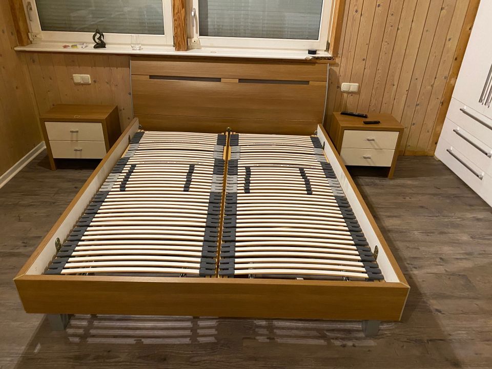 Musterring Bett 160x200 cm in Nussbaum Echtholzfurnier + 2 Nakos in Nienburg (Weser)
