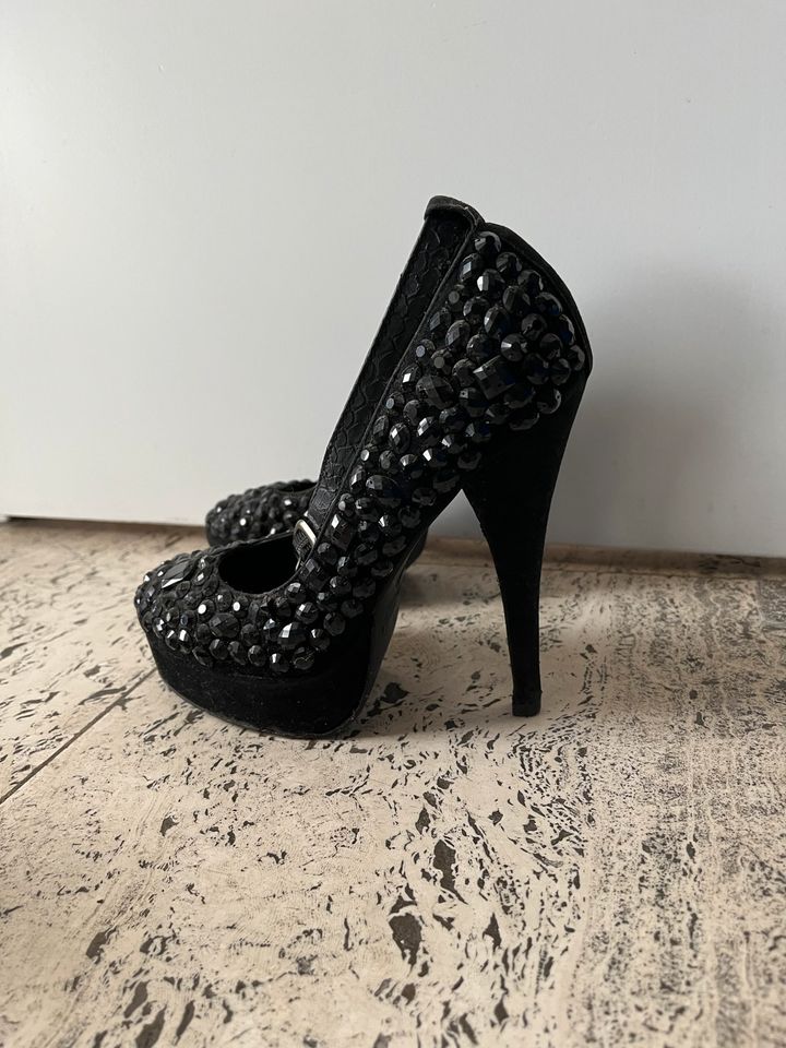 Schwarze High Heels mit Steinen in Düsseldorf