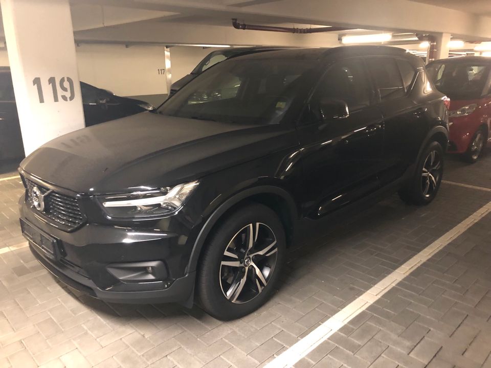 Volvo XC 40 R-Design AWD in Köln