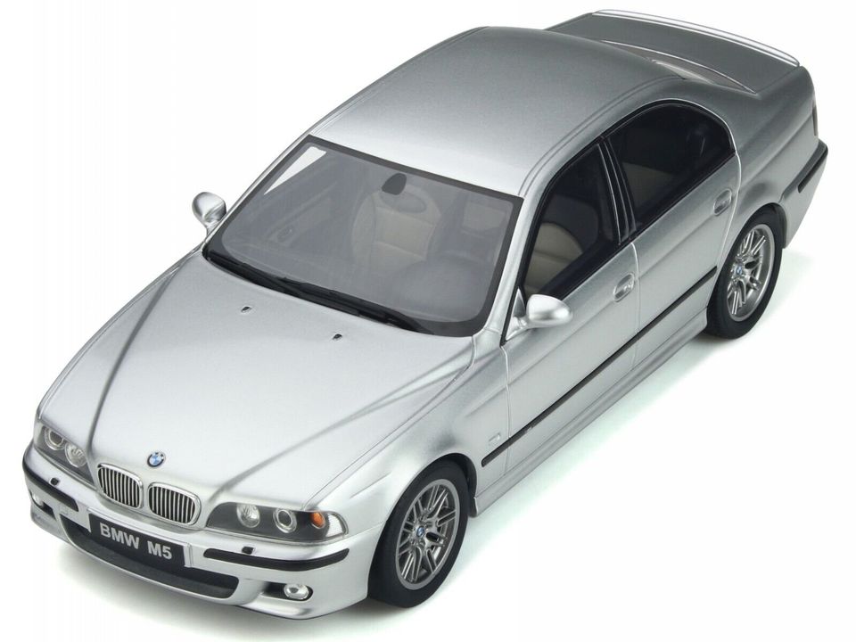 BMW M5 E39 2002 titanium silver titansilber met. in Langenfeld