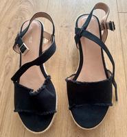 Sandalen mit Keilabsatz schwarz Gr. 42 Wiesbaden - Mainz-Kostheim Vorschau