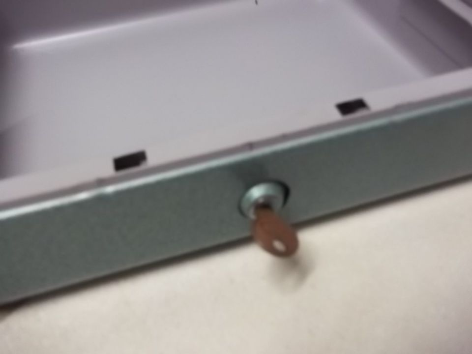 Geldkasette abschließbar aus Stahl mit 1 Schlüssel Kasse Hellgrün in Essen