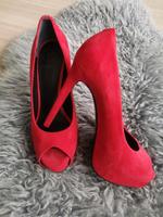 Guess Wildleder High Heels in rot (NEU) Stuttgart - Stuttgart-Nord Vorschau