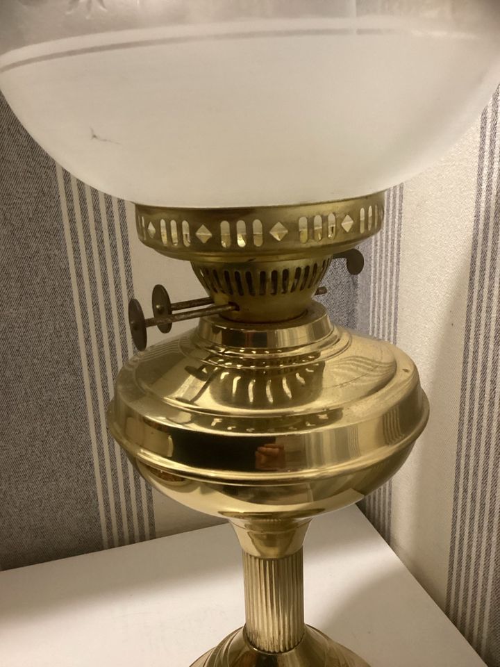 Petroleum Tischlampe Antik Doppelbrenner Englisches Fabrikat in Norderstedt