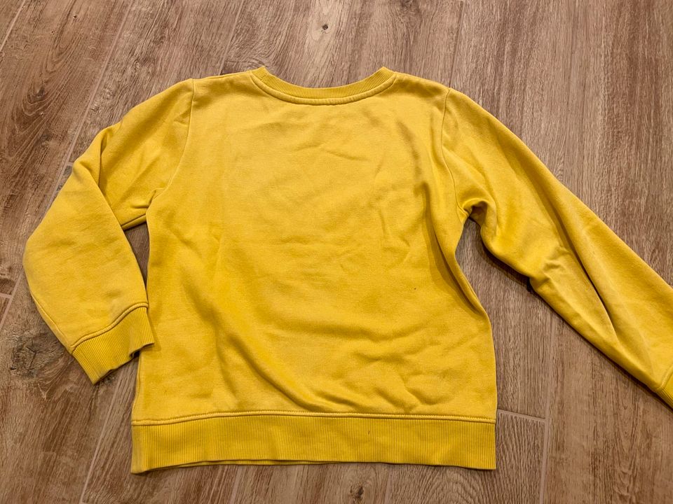 gelber Wintersweat-Pullover Gr. 122/128 von H&M in Arnstein