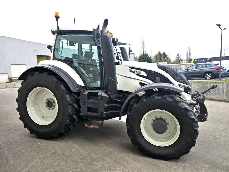 Valtra T254 in Wittlich