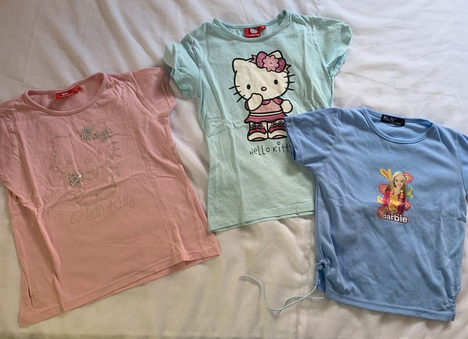 Mädchen T-Shirts Top Zwillinge Hello Kitty Barbie bunt Gr.128/134 in Luckau