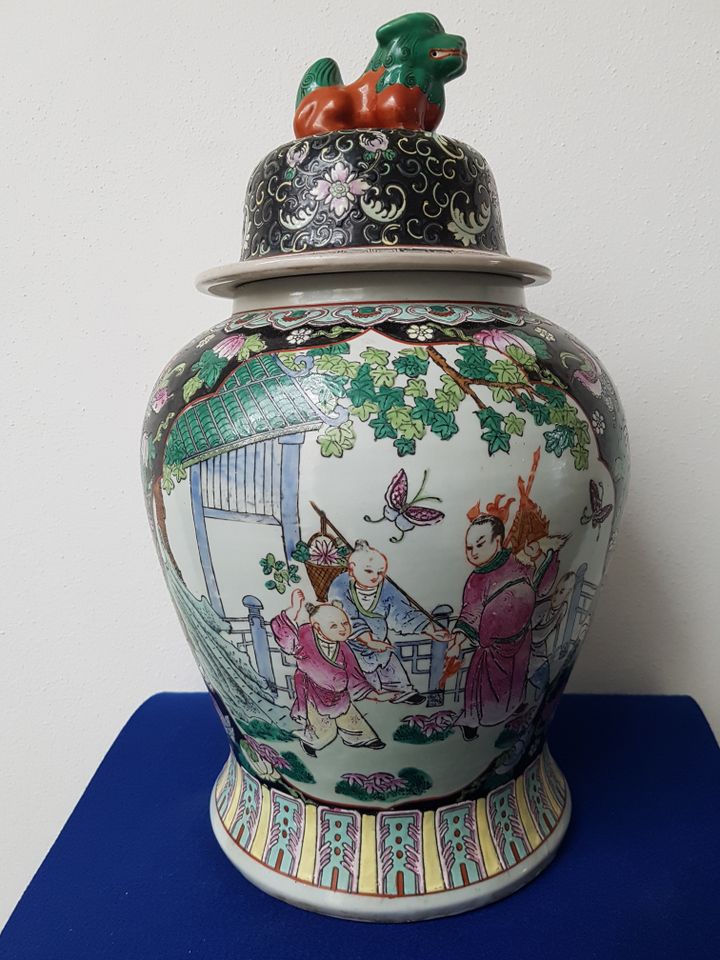 Grosse Famille-Noir Porzellan Deckel-Vase, Qing Dynastie/ Guangxu in München