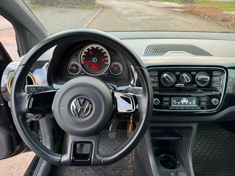 VW up! colour 4-Türer 75PS Klima Sitzheizung 17" Alus MPI schwarz in Wüstenrot