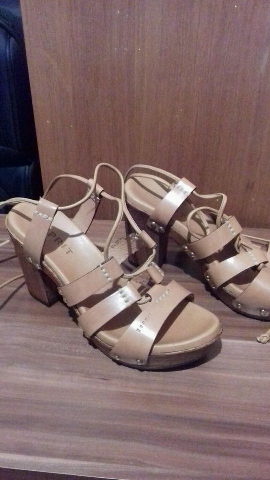 Esprit echt Leder  blockabsatz Sandalen neu mit Etikett in Metzingen