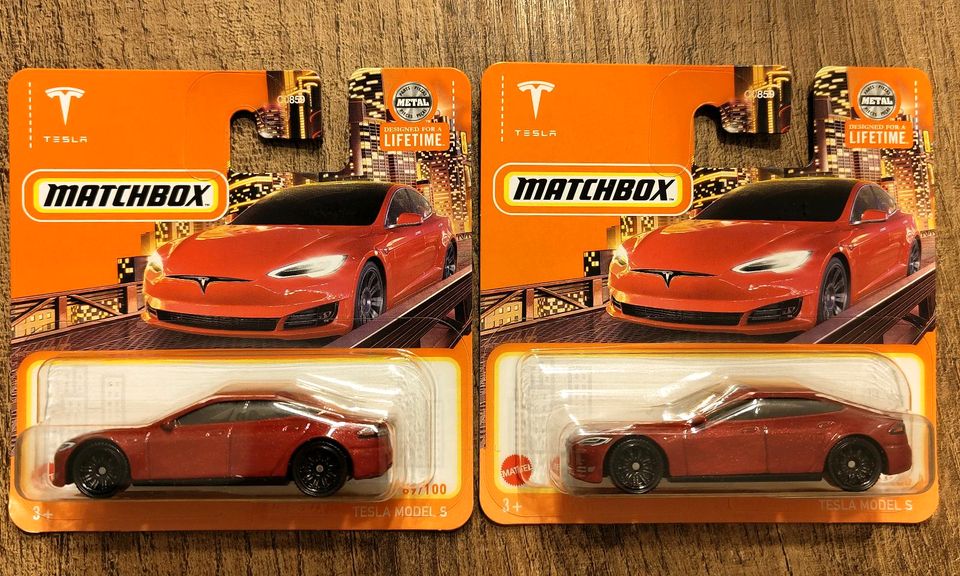 2x Matchbox Tesla Model S, HVN70, 89/100 Rot/ Bordeaux in Eppendorf