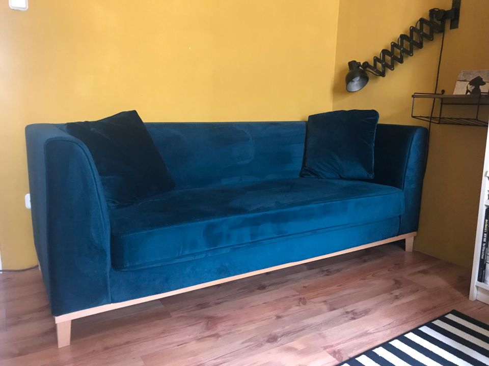 Sofa Blomma MØRTEENS 3-Sitzer Samt Petrol Holz Eiche Retro Kissen in Düsseldorf