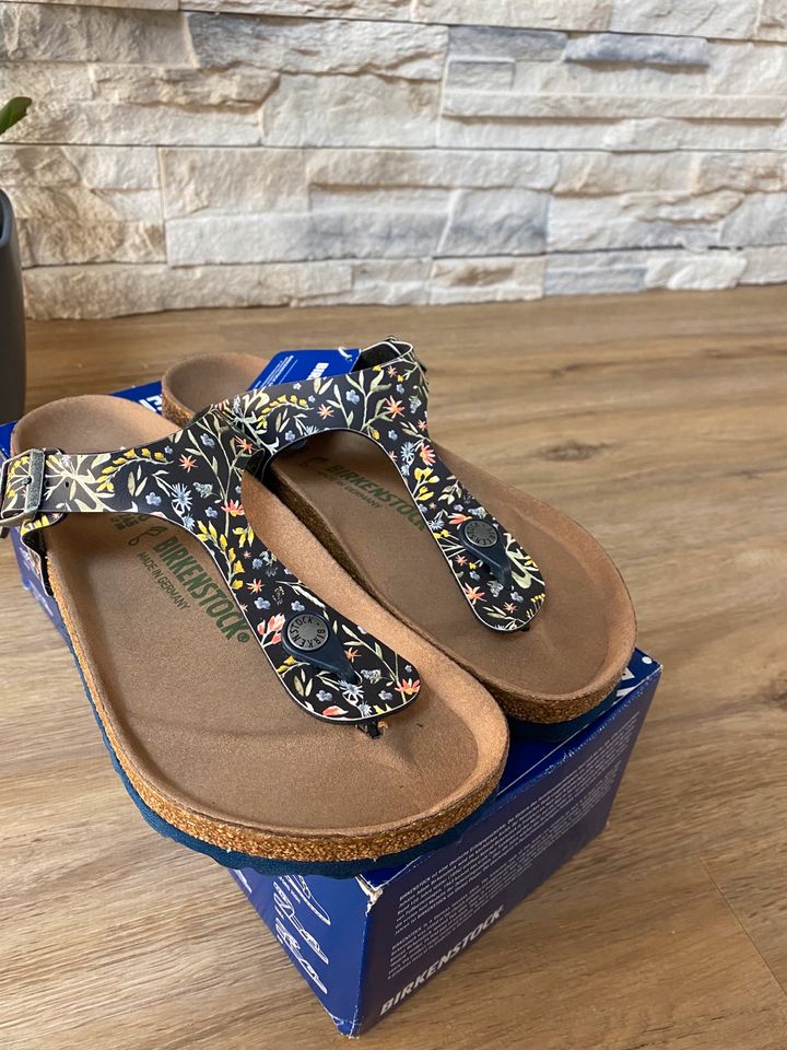 Birkenstock Gizeh Vegan Schwarz mit Blumenmuster Gr.38 in Hamburg