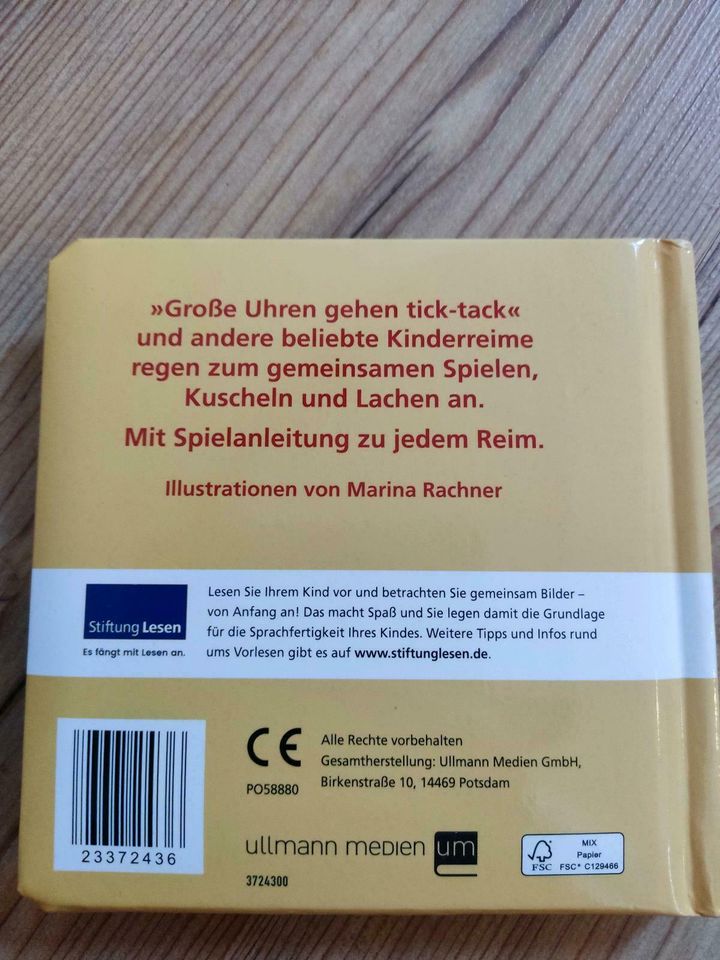 Kinderbuch Fingerspiele Große Uhren machen Tick tack NEU in Gießen