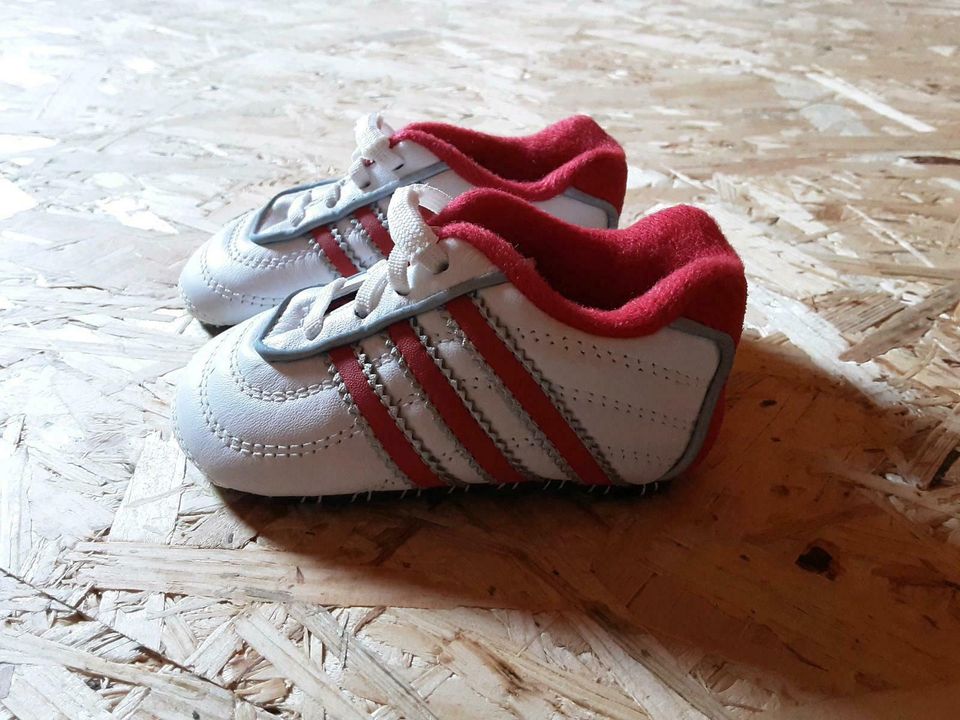 Babyschuhe adidas Gr.18 NEU in Estenfeld