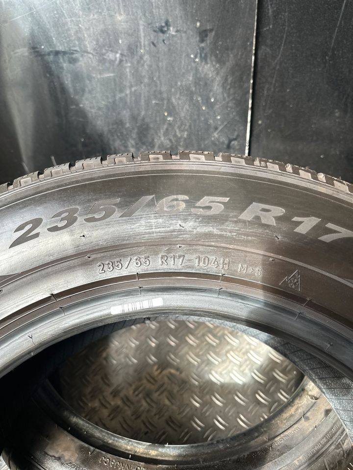 2x Winterreifen❄️  235 65 R17 104H  Pirelli Skorpion Winter in Holzgerlingen