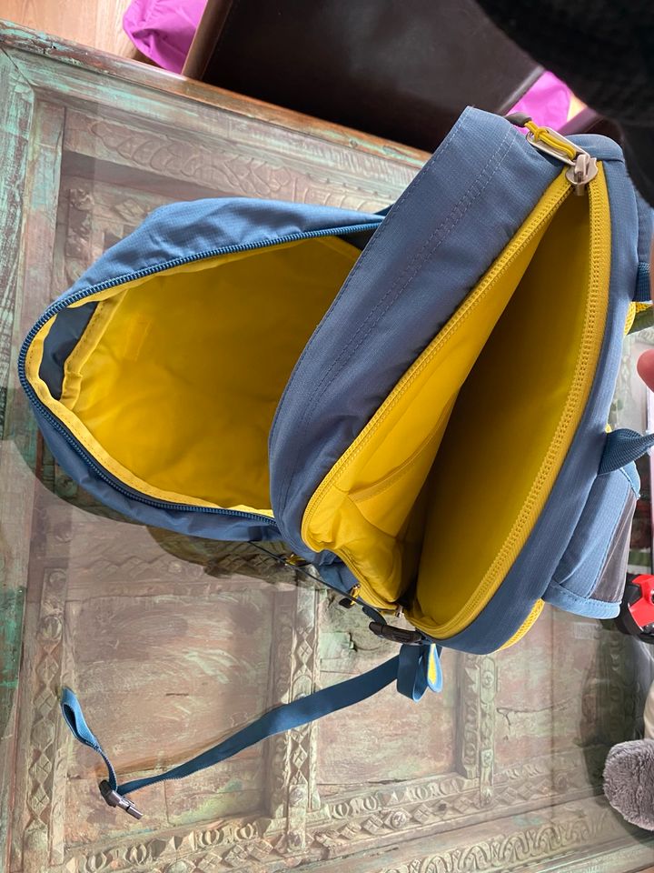 Stylischer North Face Rucksack - mit Laptopfach in Köln