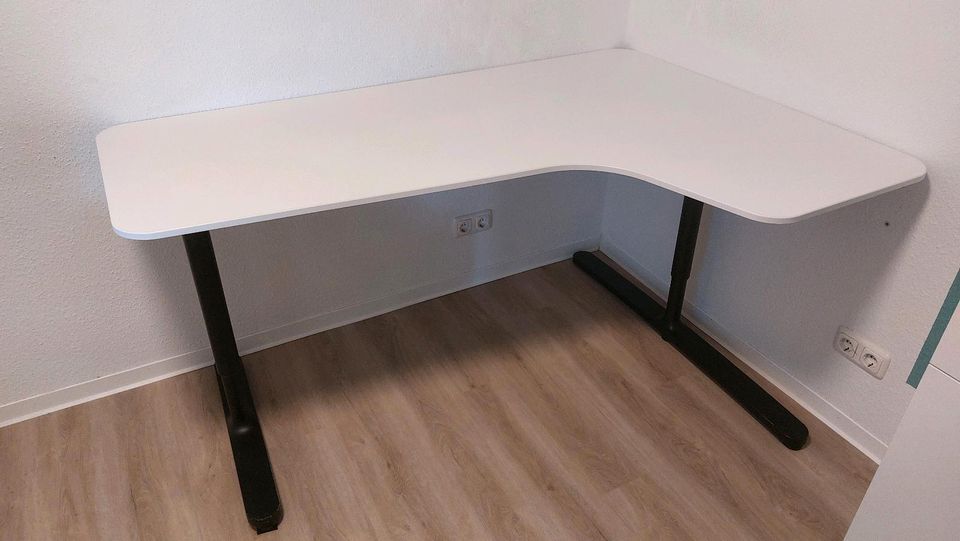 BEKANT Ikea Schreibtisch Büro Tisch RECHTS in Siegen