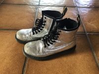 Kinderschuhe silber Dr Martens Größe 34 Niedersachsen - Laatzen Vorschau