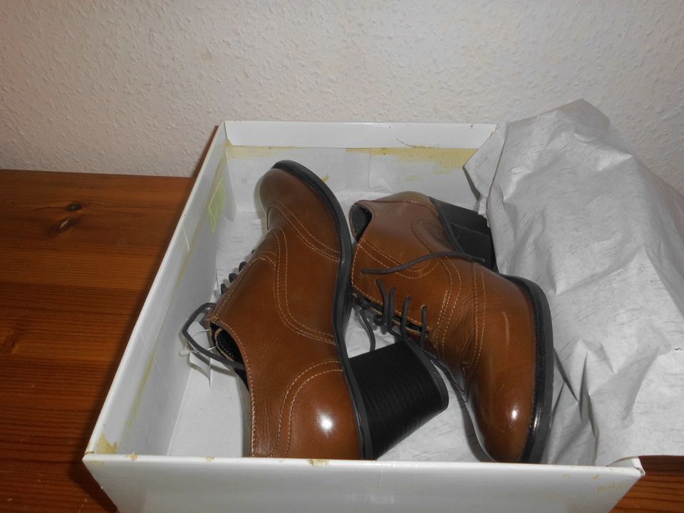 Schuhe in der Größe 38 - Leder, ungetragen in Essen