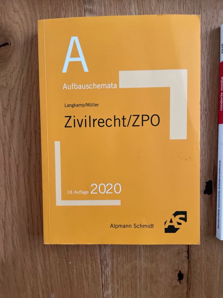 Lehrbücher Zivilrecht (BGB, SchuldR)/ ZPO in München