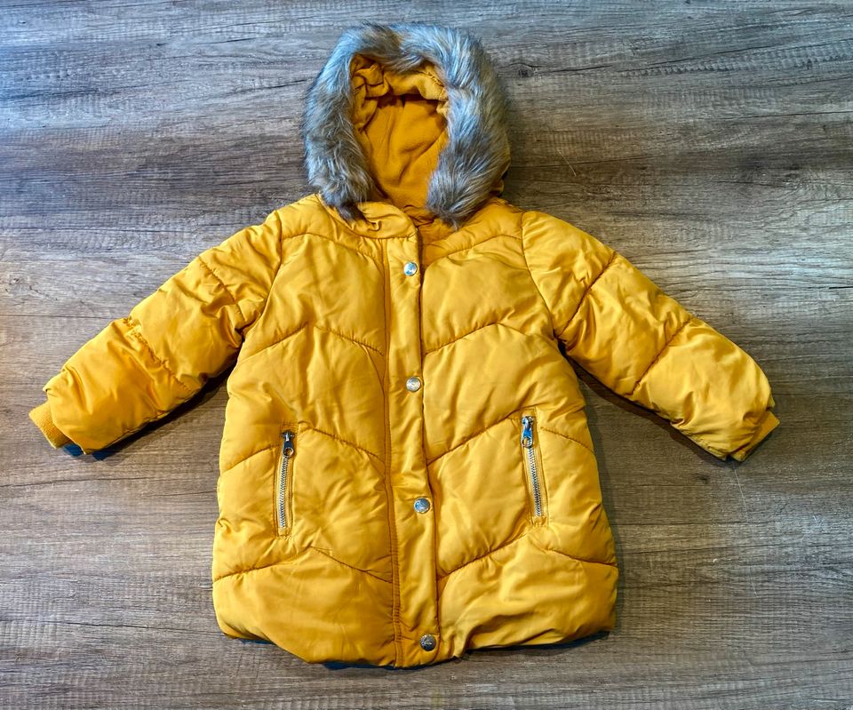 ZARA Wintermantel Daunenjacke Gr.104 (98) in Oberelsbach