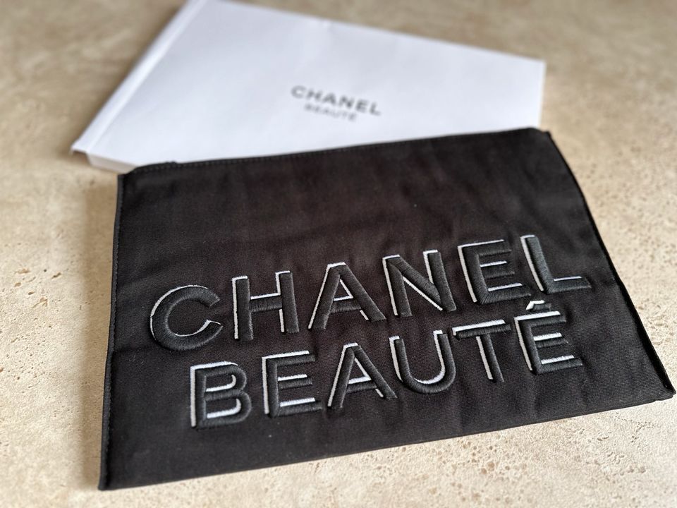 Chanel Beauty Tasche große Kosmetische Reisen in Leverkusen