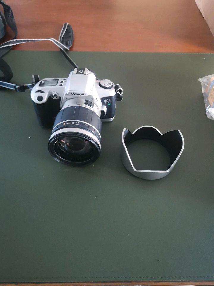 Canon EOS 500N 35mm Spiegelreflexkamera mit 28-200mm Objektiv Kit in Heitersheim