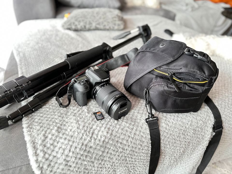 Canon 77D mit Objektiv Canon EF-S 18-135mm + Zubehör in Rieste
