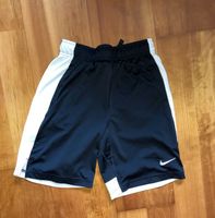 Training Nike Short Kurze Hose schwarz weiß Kinder M 137-147 Bayern - Merching Vorschau