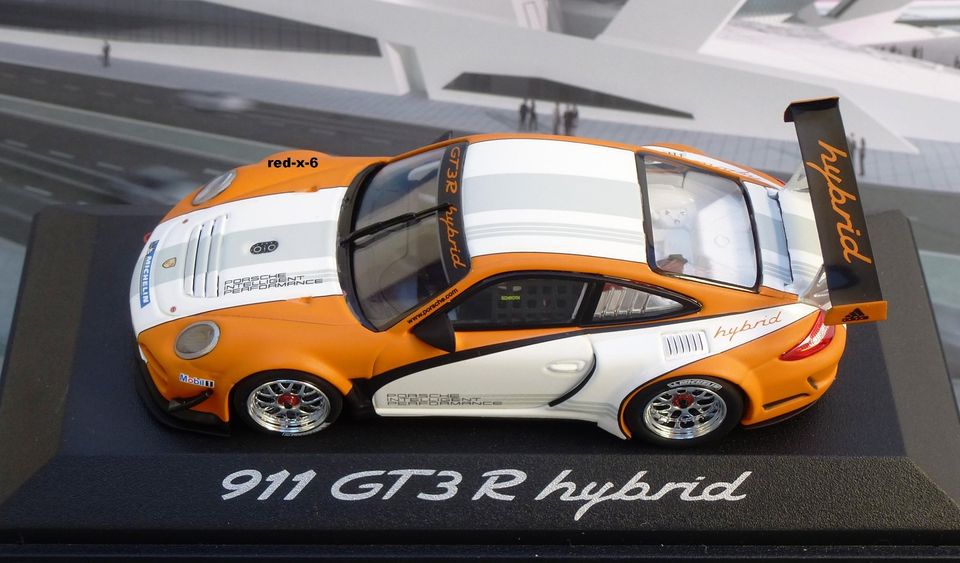 Porsche 911 GT3 R Hybrid, schwarze Spiegel, Minichamps 1/43, OVP in Schwieberdingen