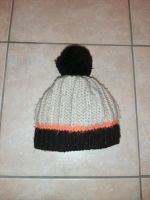 Mütze Haube Winter Strick warm Bommel 50 51 DM pusblu Bayern - Triftern Vorschau