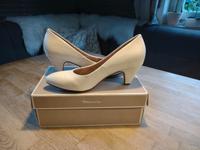 Tamaris Pumps Elegant Damen Schuhe weiß Gr. 40 US 9 Nordrhein-Westfalen - Engelskirchen Vorschau
