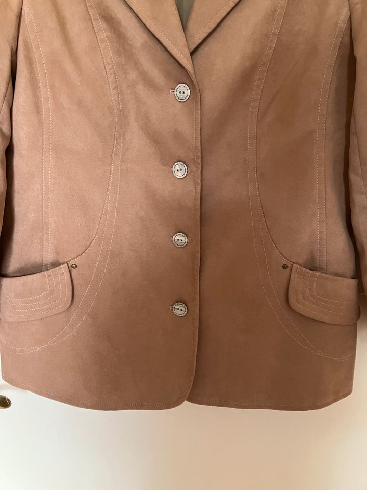 Hellbraune Jacke, Lederlook vegan, 44 in Düsseldorf