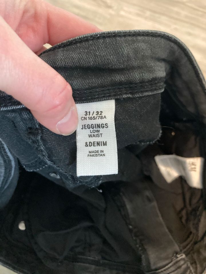 H&M Jeggings Gr. 31/32, super Zustand in Ostercappeln